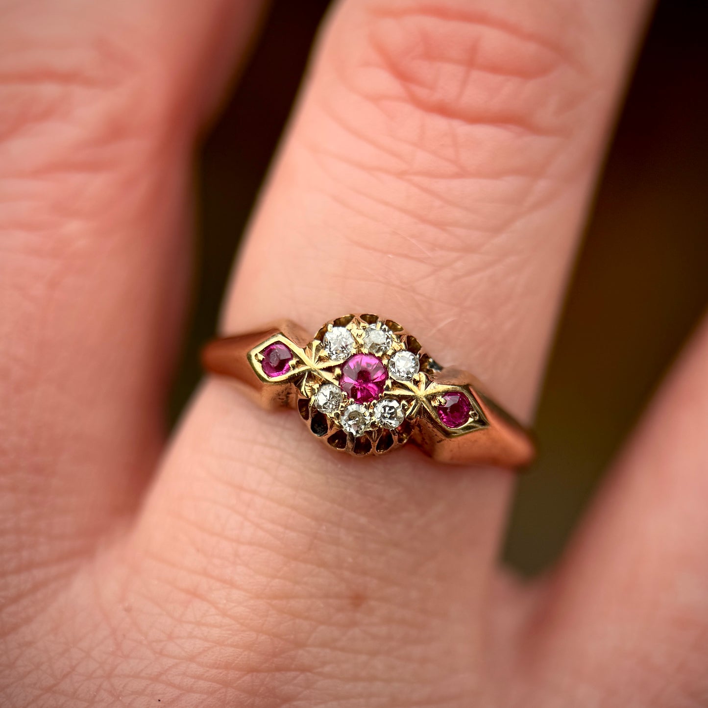 18CT Gold Antique Ruby & Old Cut Diamond Cluster Ring Size R 1/2 2.9g