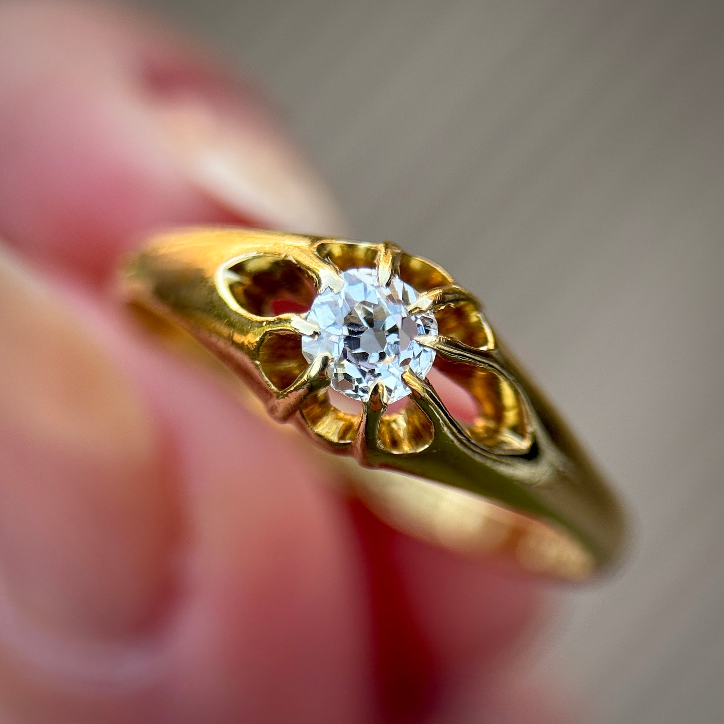 18ct Gold Antique Fully Hallmarked 0.30ct Old Cut Diamond gypsy Ring