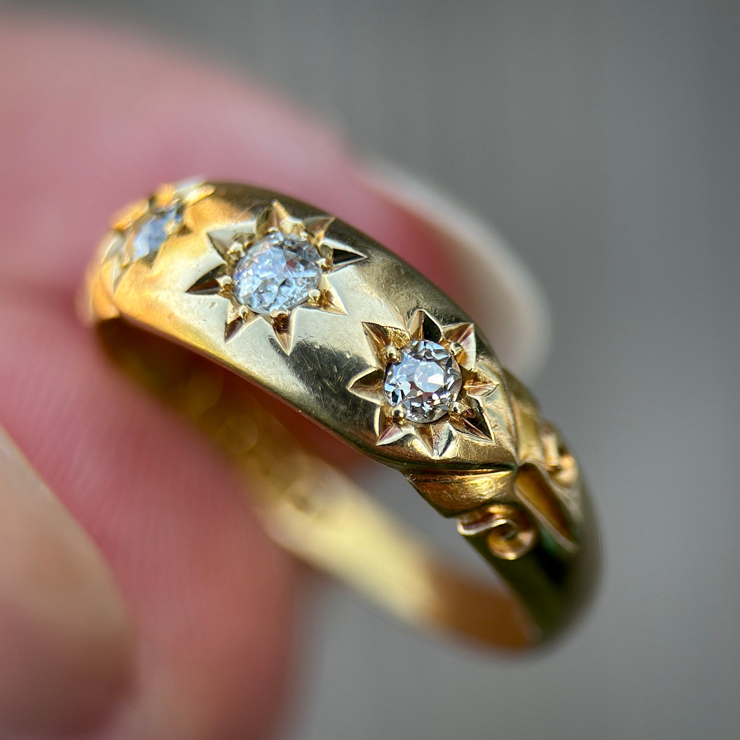 18ct Gold Antique Fully Hallmarked Old Cut three stone Diamond gypsy Ring 3.4g