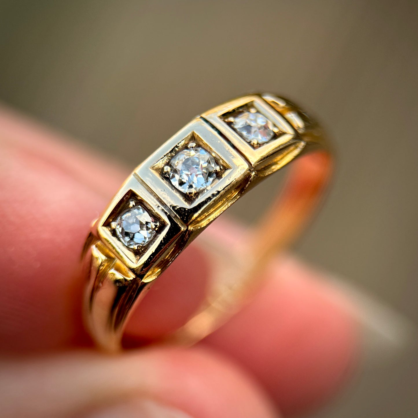 18ct Gold Antique Fully Hallmarked Old Cut three stone Diamond gypsy Ring 3.5g