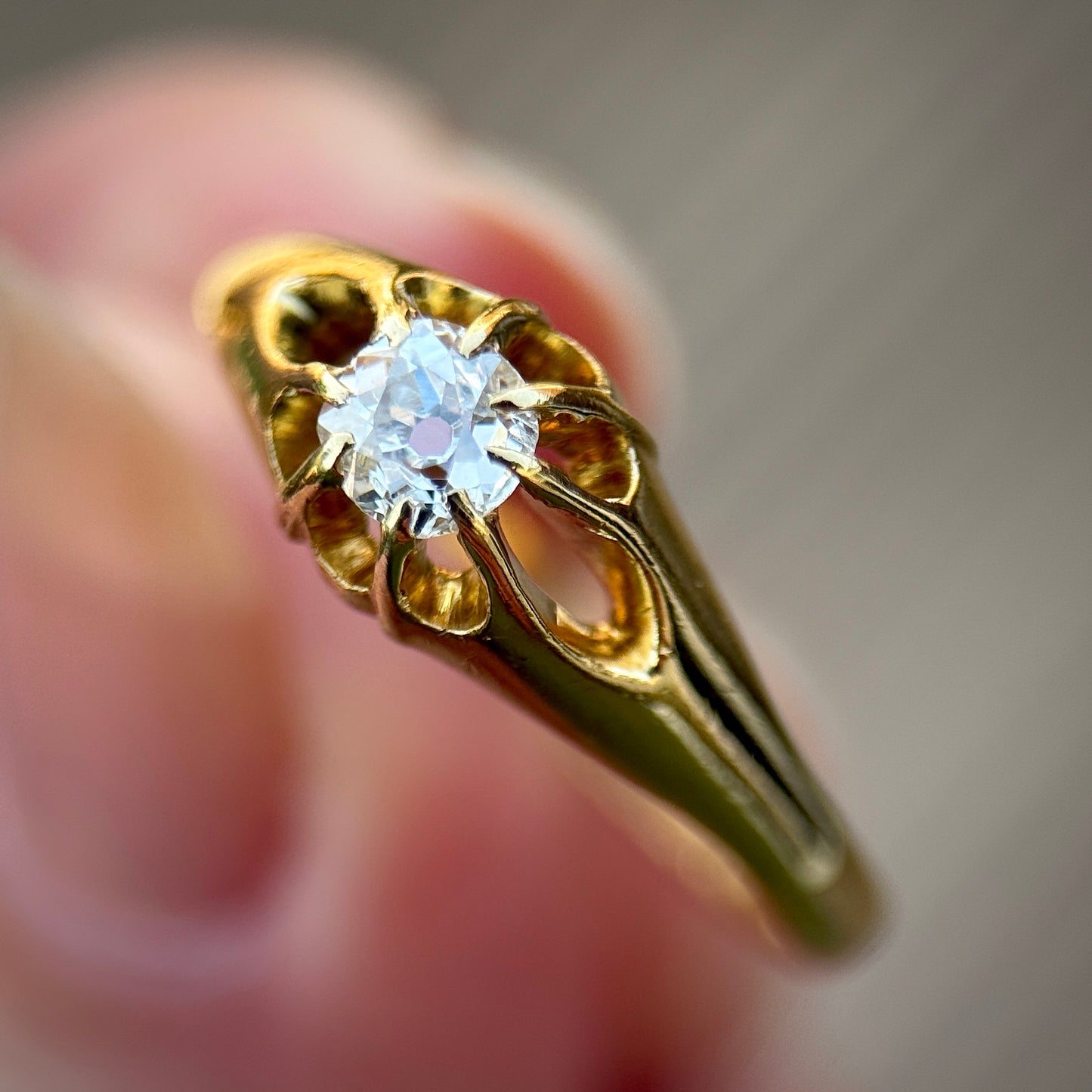 18ct Gold Antique Fully Hallmarked 0.30ct Old Cut Diamond gypsy Ring