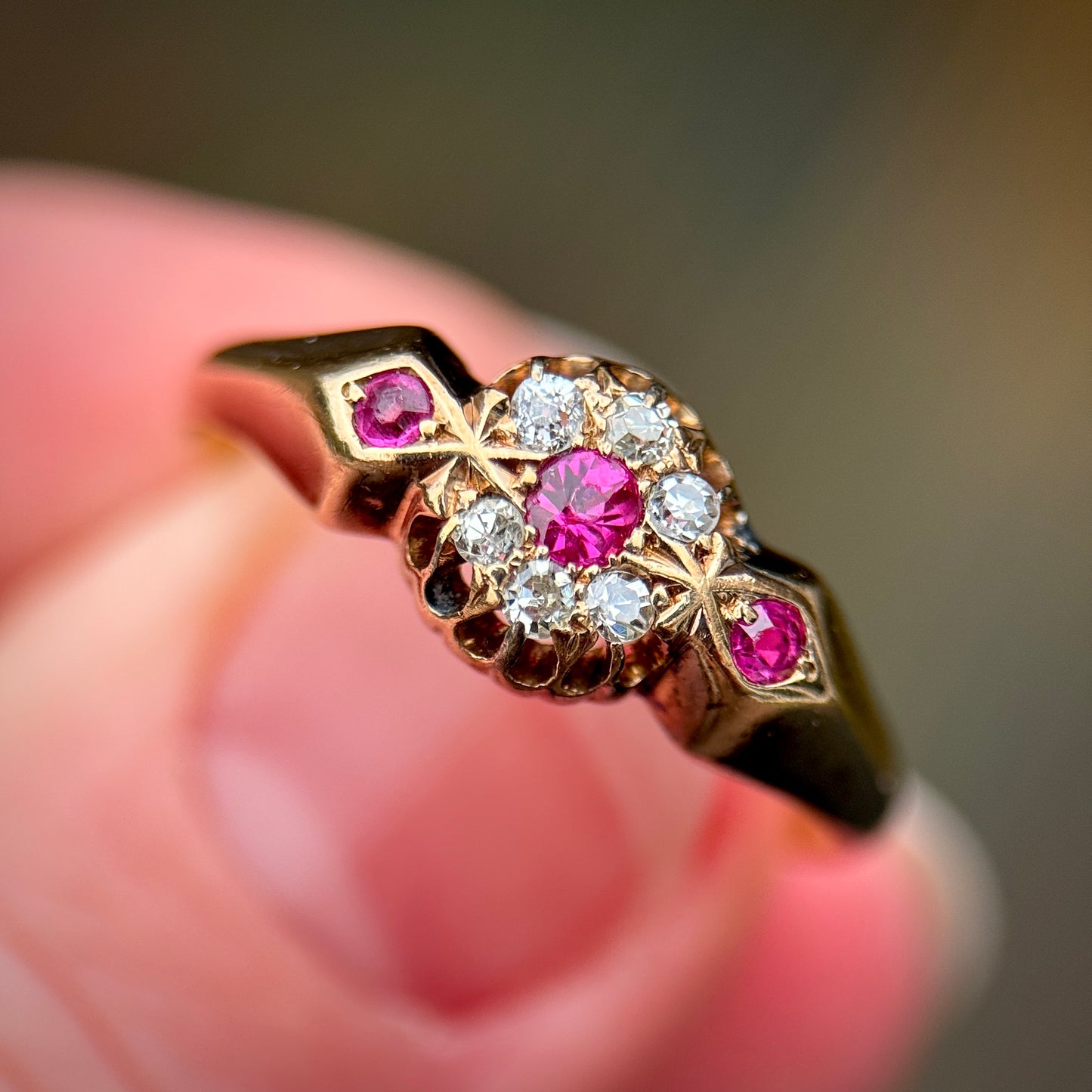 18CT Gold Antique Ruby & Old Cut Diamond Cluster Ring Size R 1/2 2.9g