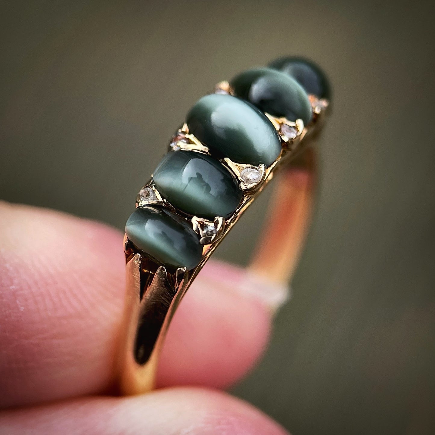 18CT Gold Antique Victorian (1887) Cats Eye Chrysoberyl & Diamond Ring