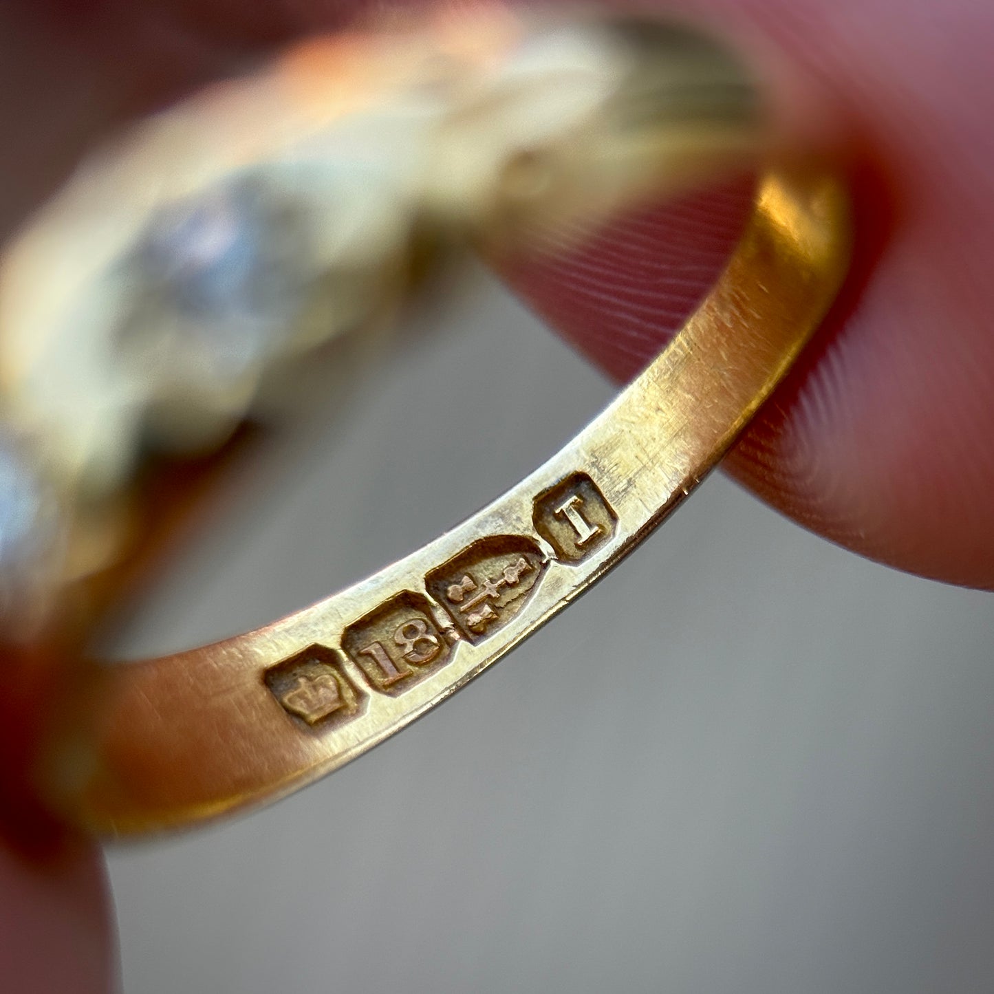 18ct Gold Antique Fully Hallmarked Old Cut three stone Diamond gypsy Ring 3.4g