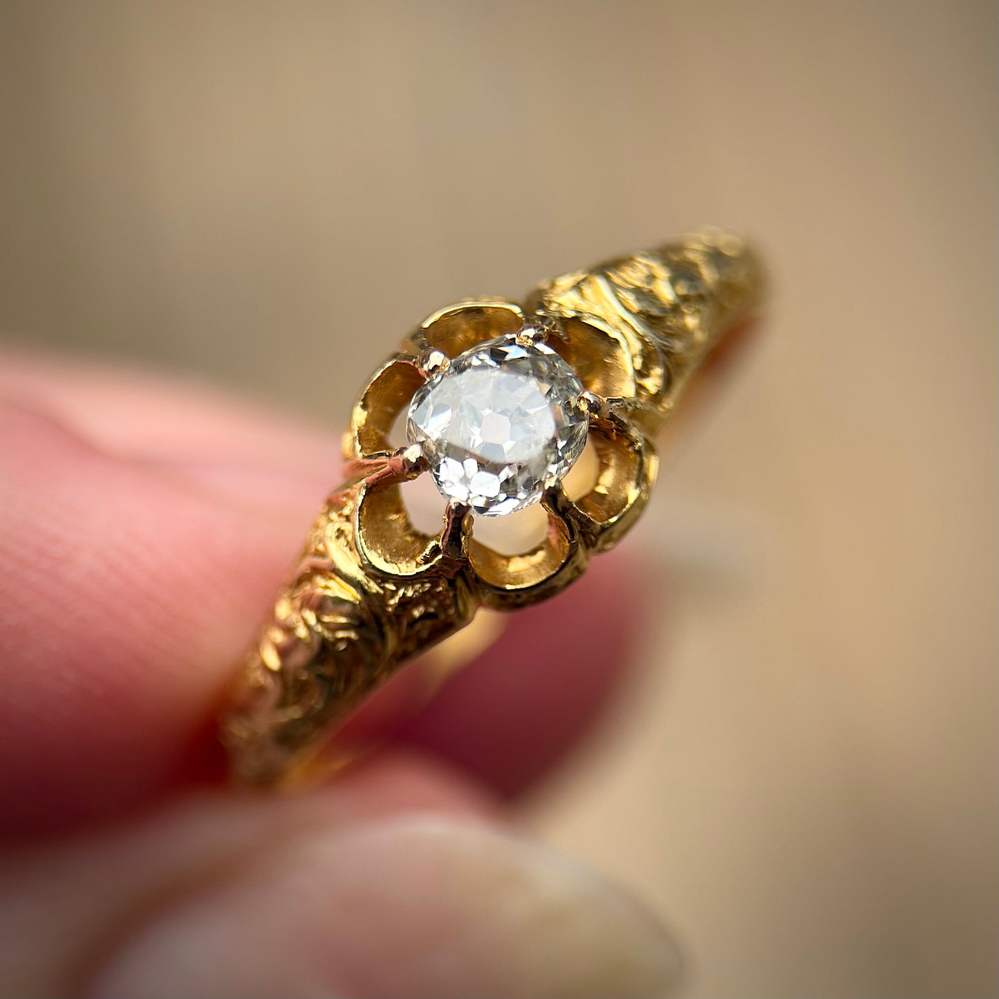 18ct Gold Antique 0.40ct Old Cut Diamond gypsy Ring