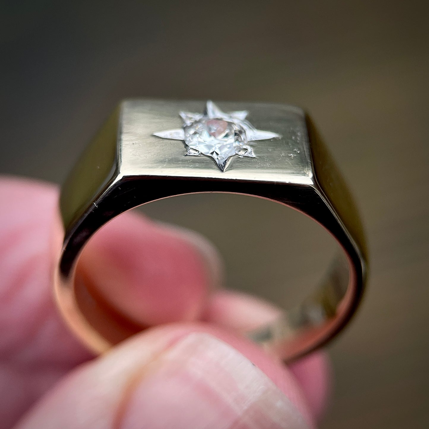 9CT Gold Diamond Solitaire Signet Gypsy Ring Heavy 9.7 grams Size U 1/2
