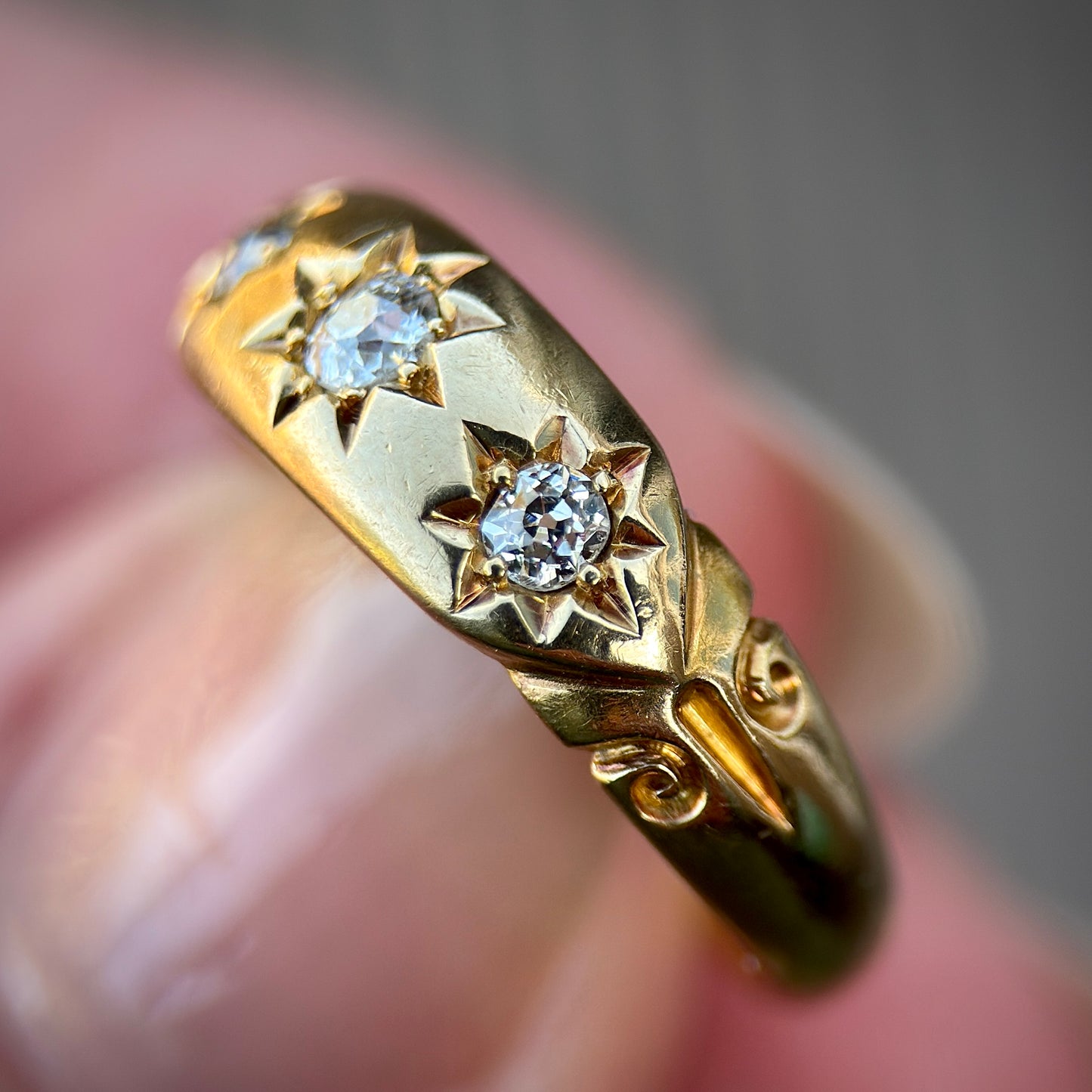 18ct Gold Antique Fully Hallmarked Old Cut three stone Diamond gypsy Ring 3.4g