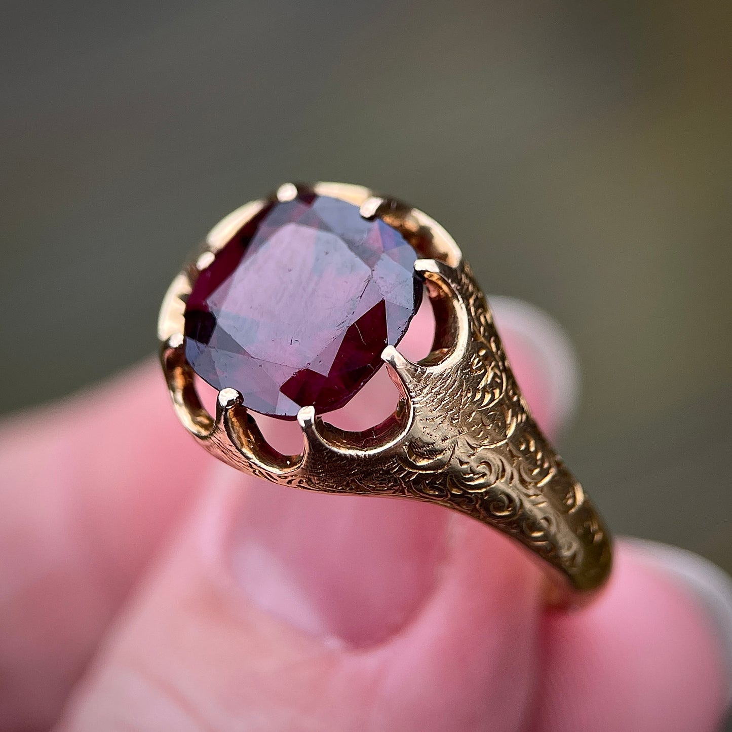 18ct Gold Antique Victorian Fully Hallmark Almandine Garnet Solitaire Gypsy Ring