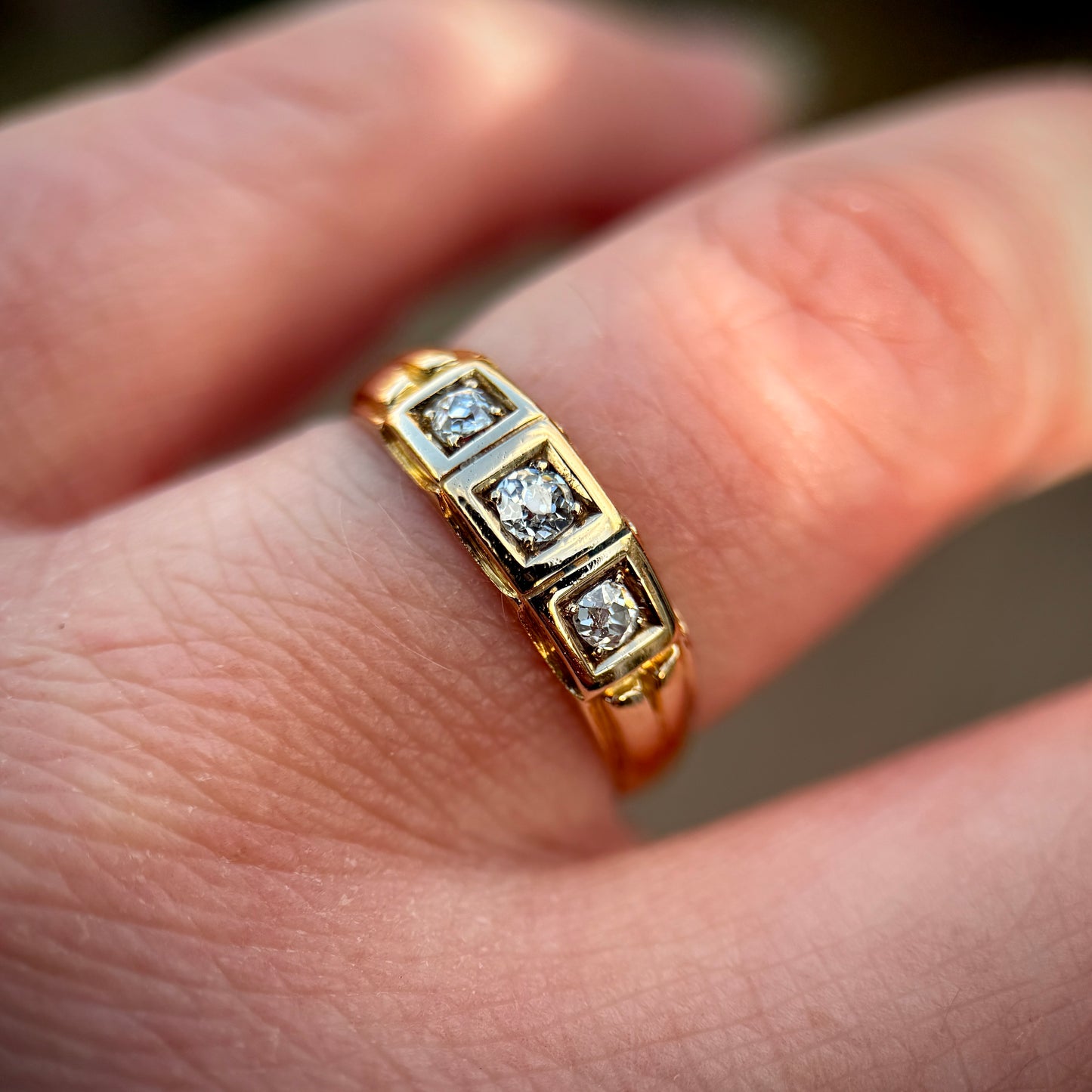 18ct Gold Antique Fully Hallmarked Old Cut three stone Diamond gypsy Ring 3.5g