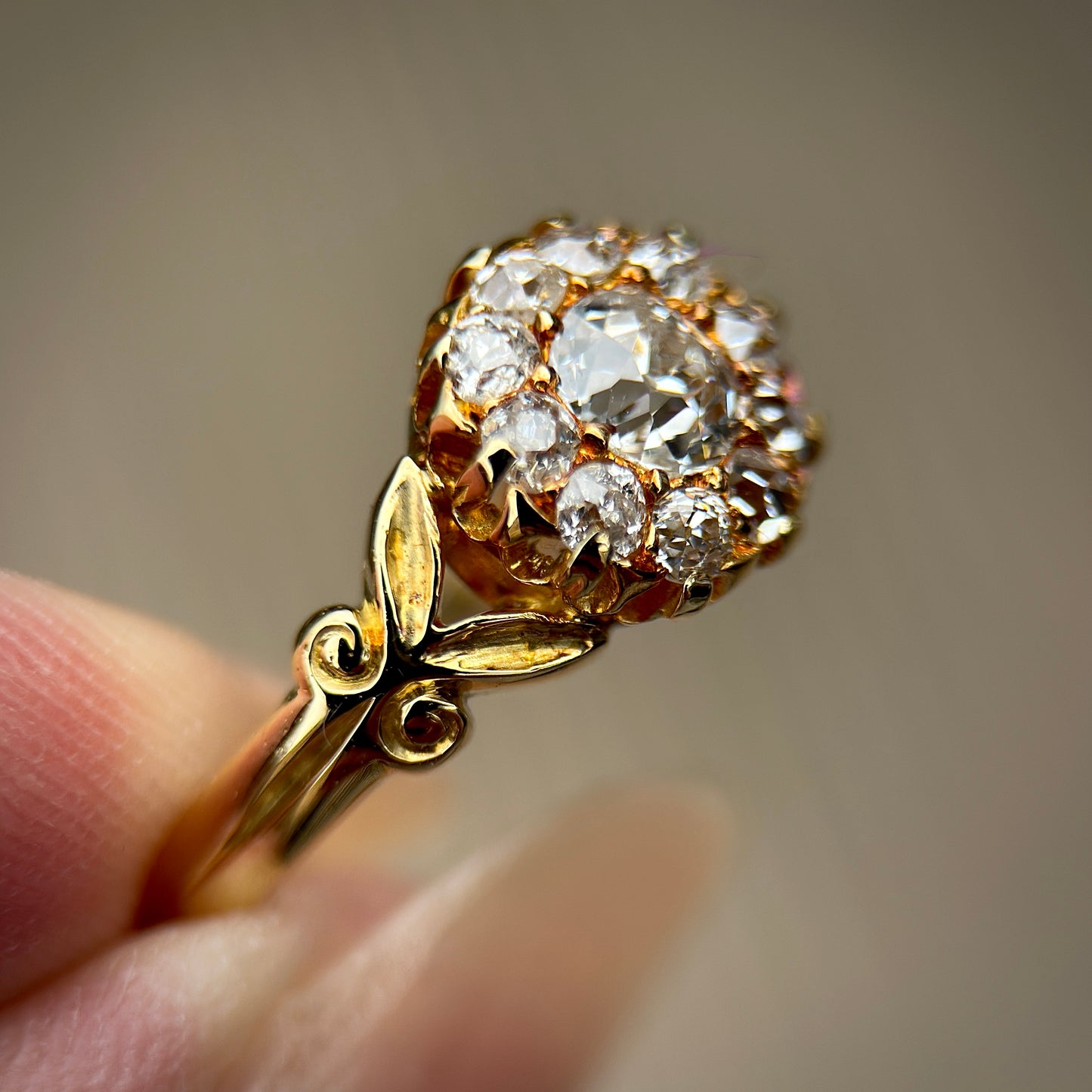 18ct Gold Antique 0.65ct Old Cut Diamond cluster daisy Ring Size M 1/2