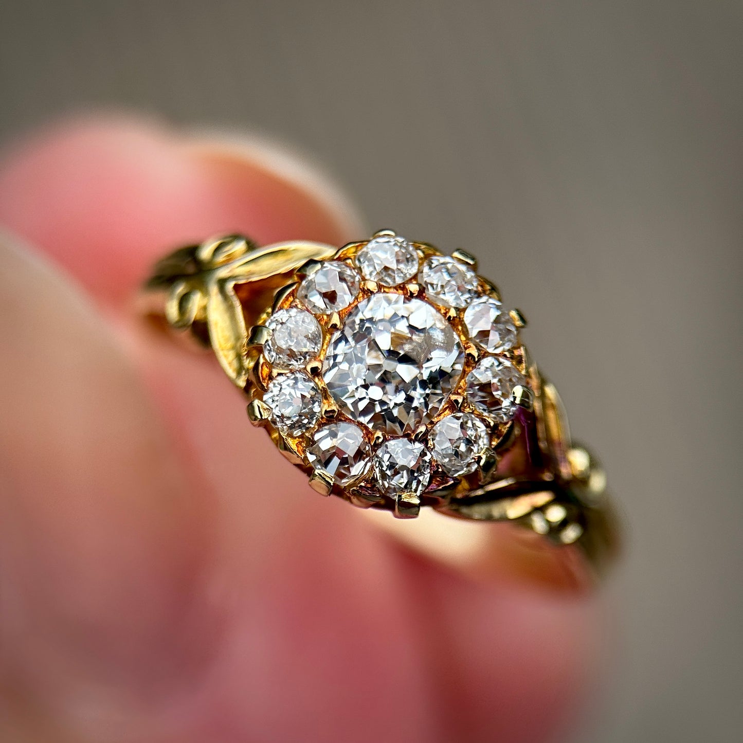18ct Gold Antique 0.65ct Old Cut Diamond cluster daisy Ring Size M 1/2