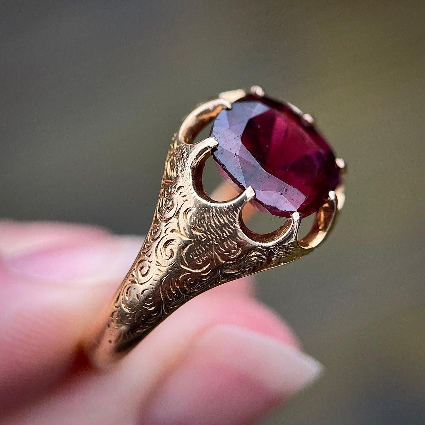 18ct Gold Antique Victorian Fully Hallmark Almandine Garnet Solitaire Gypsy Ring