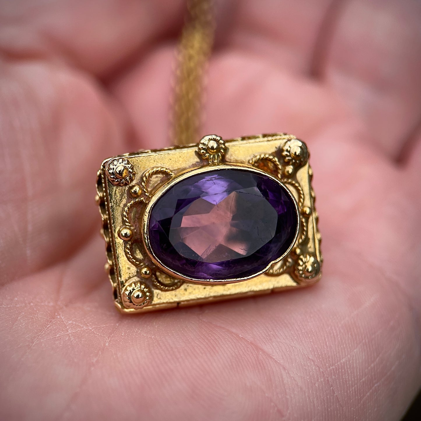 15CT Gold Antique Amethyst Heart Pendant Locket Seal Pill Box 9CT Gold Chain