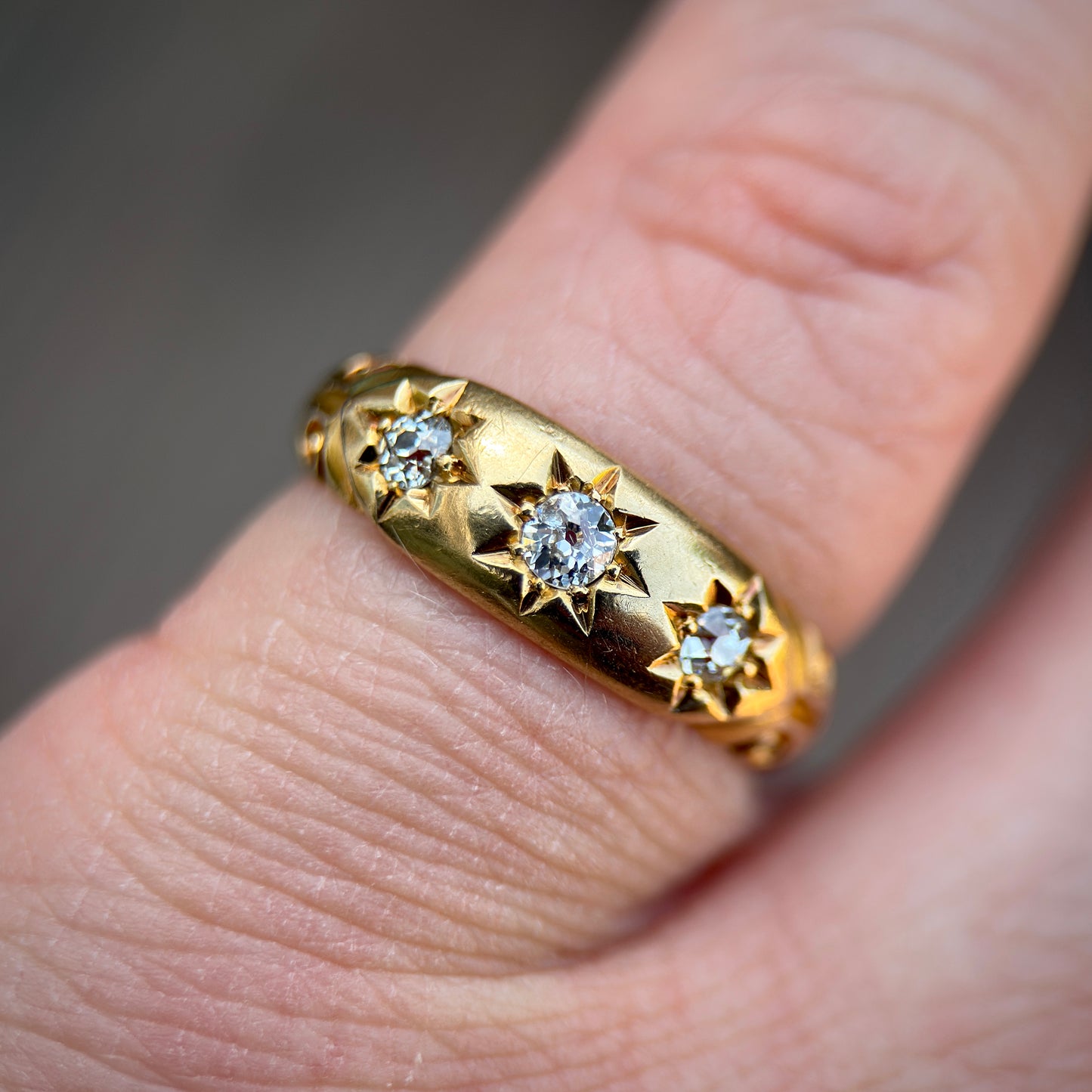18ct Gold Antique Fully Hallmarked Old Cut three stone Diamond gypsy Ring 3.4g