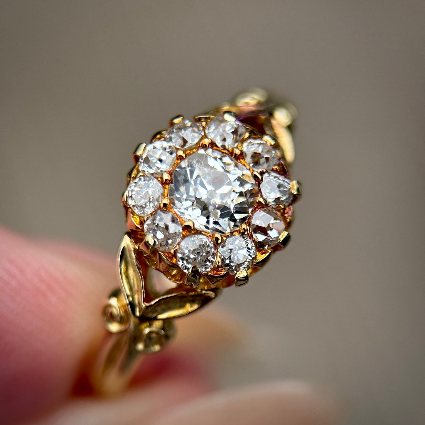 18ct Gold Antique 0.65ct Old Cut Diamond cluster daisy Ring Size M 1/2