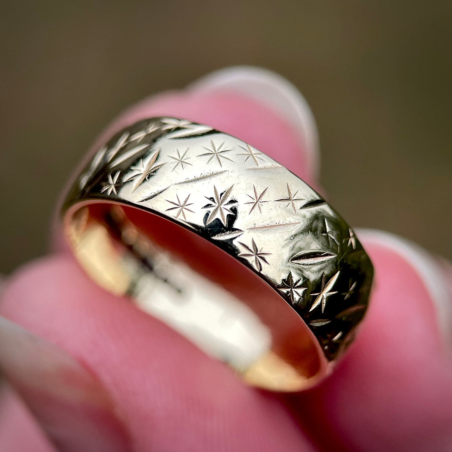 9CT Gold Fully Hallmarked Eternity Star Patterned Band Gypsy Ring Size K