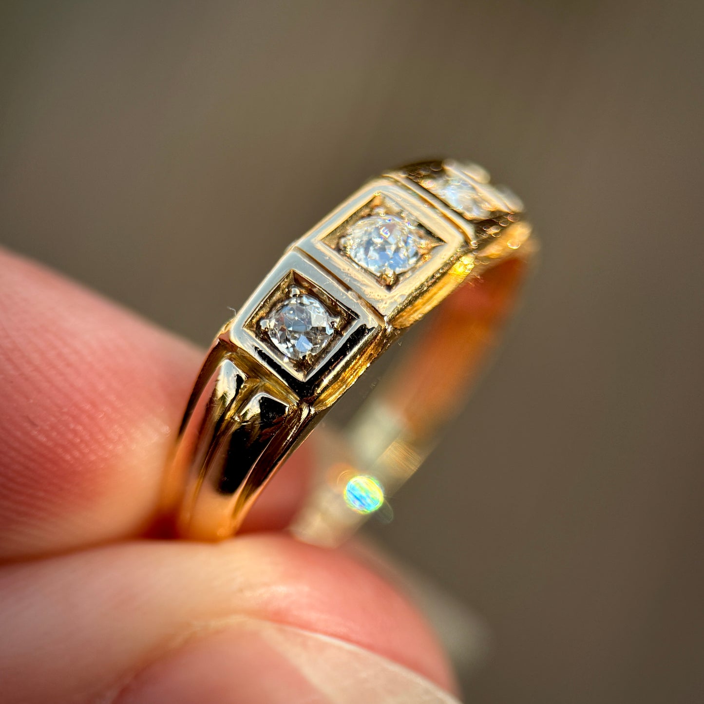 18ct Gold Antique Fully Hallmarked Old Cut three stone Diamond gypsy Ring 3.5g