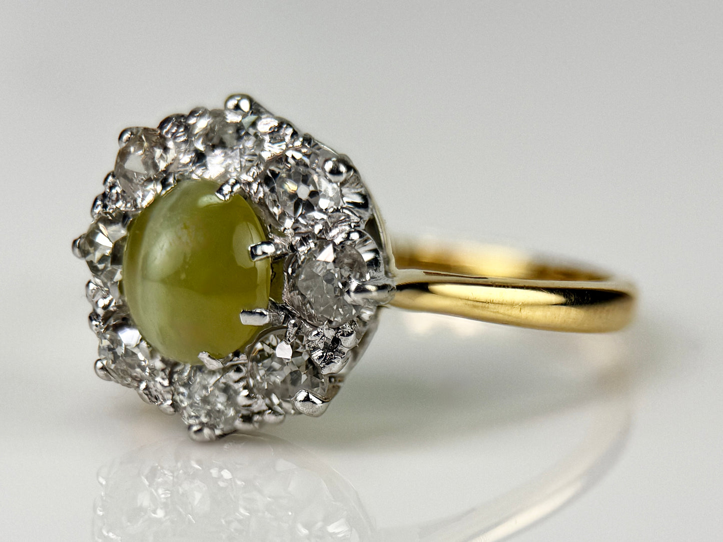 18CT Gold Antique Edwardian Cats Eye Chrysoberyl & Old Cut Diamond Cluster Ring