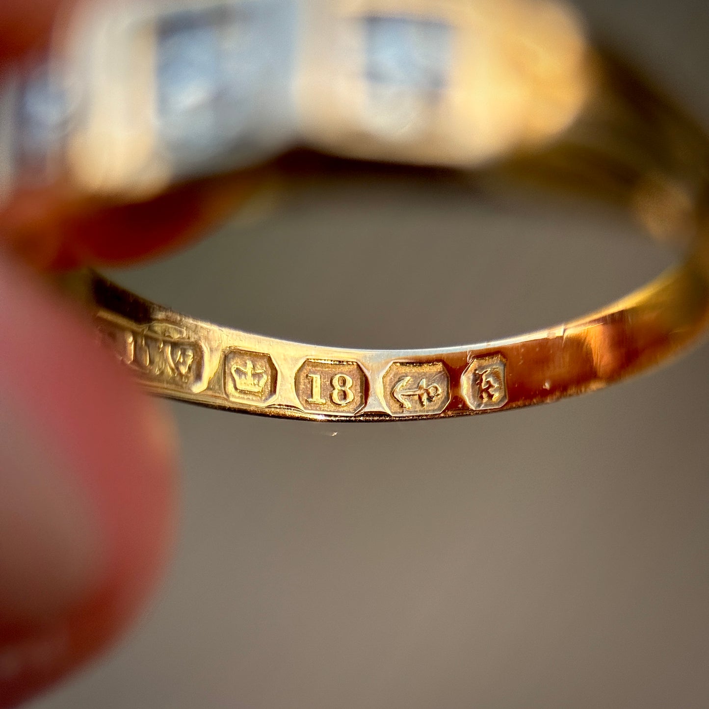 18ct Gold Antique Fully Hallmarked Old Cut three stone Diamond gypsy Ring 3.5g