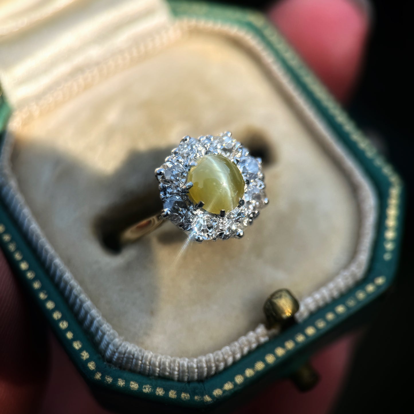 18CT Gold Antique Edwardian Cats Eye Chrysoberyl & Old Cut Diamond Cluster Ring