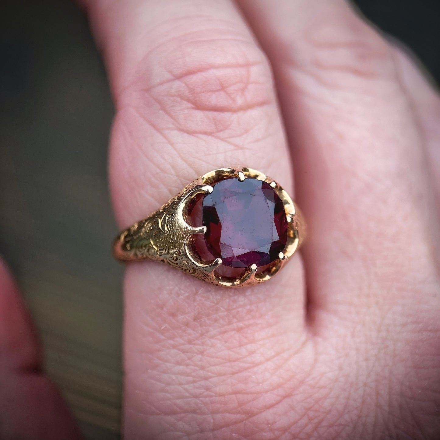 18ct Gold Antique Victorian Fully Hallmark Almandine Garnet Solitaire Gypsy Ring