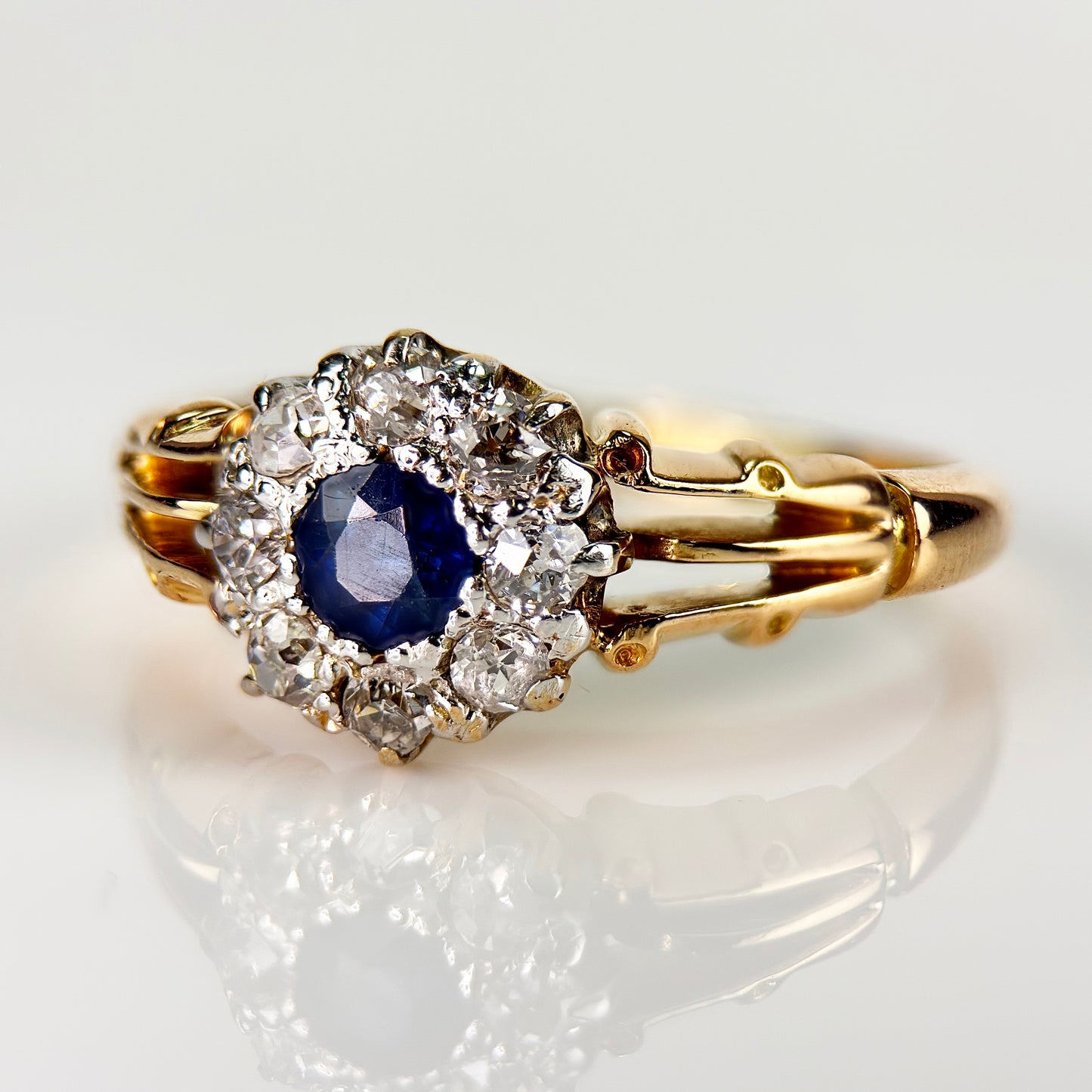 18CT Gold Antique 0.25ct Sapphire & 0.32ct Old Cut Diamond Cluster Ring