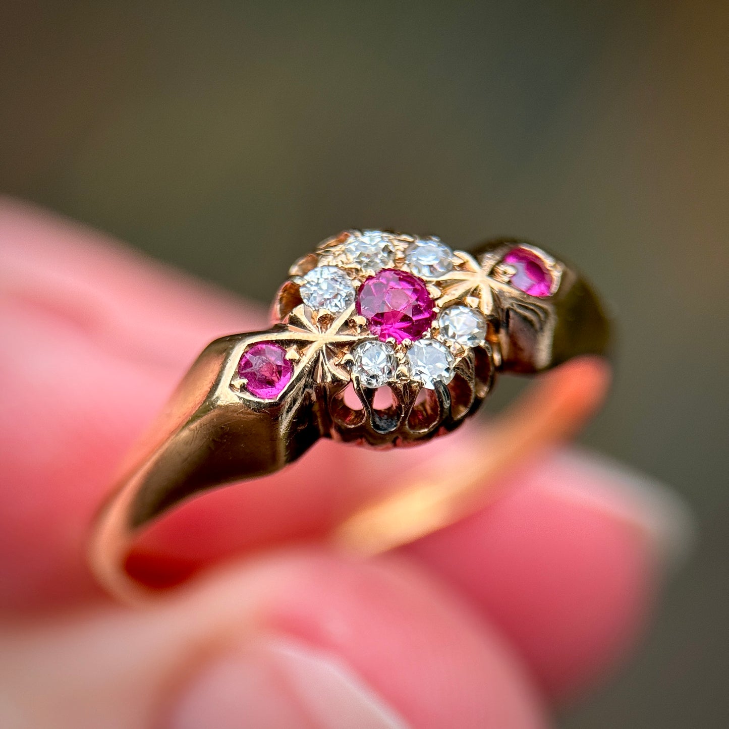 18CT Gold Antique Ruby & Old Cut Diamond Cluster Ring Size R 1/2 2.9g