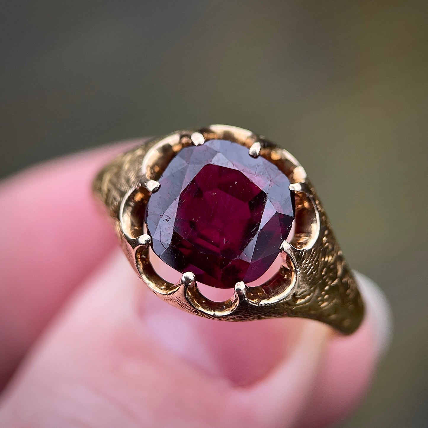 18ct Gold Antique Victorian Fully Hallmark Almandine Garnet Solitaire Gypsy Ring