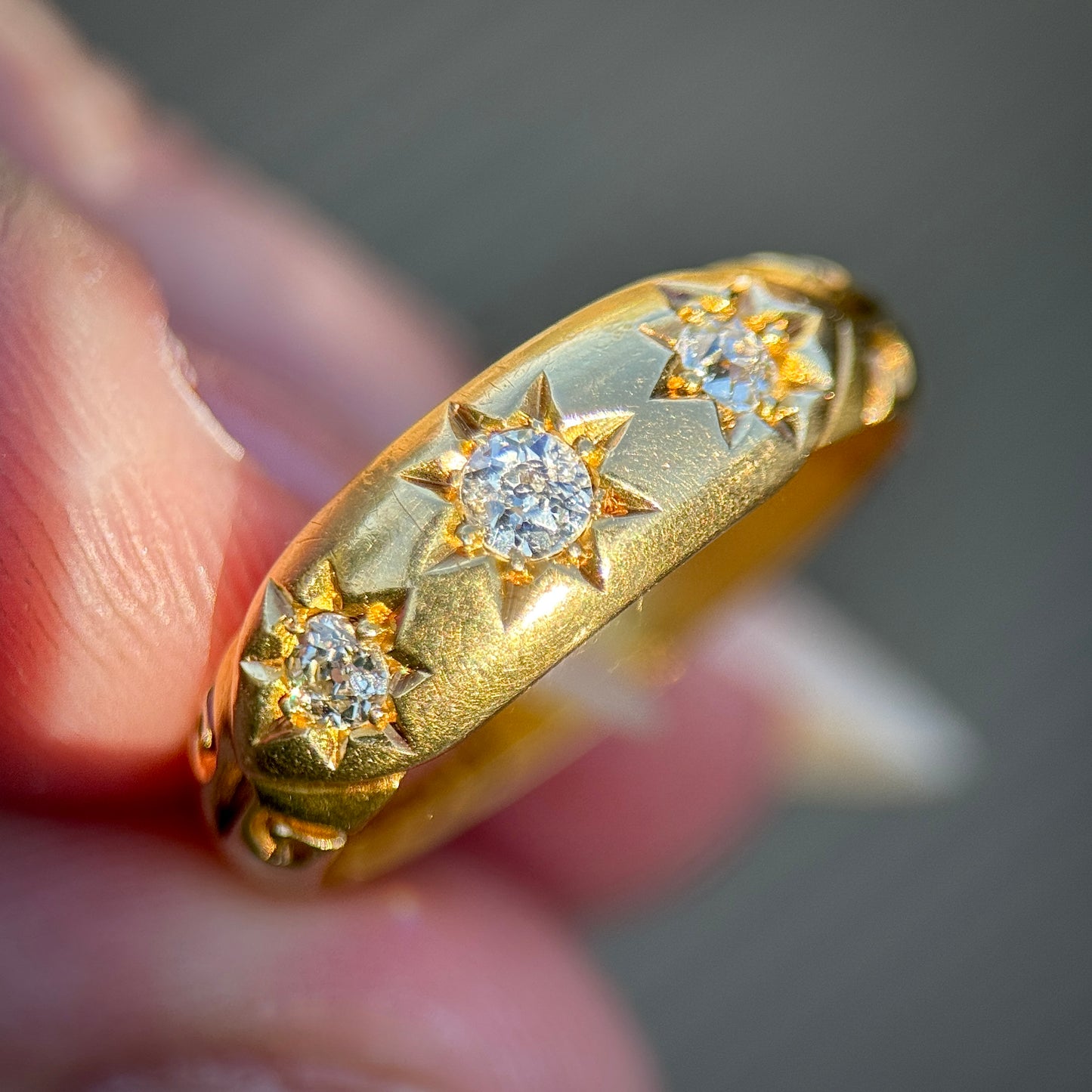 18ct Gold Antique Fully Hallmarked Old Cut three stone Diamond gypsy Ring 3.4g