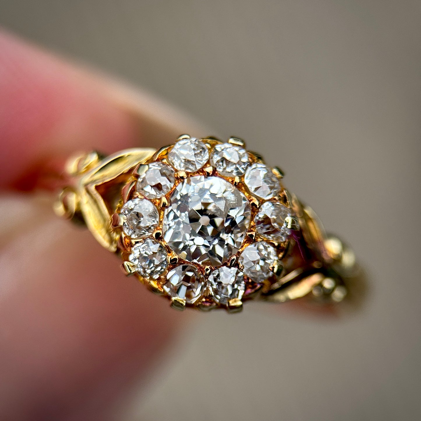 18ct Gold Antique 0.65ct Old Cut Diamond cluster daisy Ring Size M 1/2