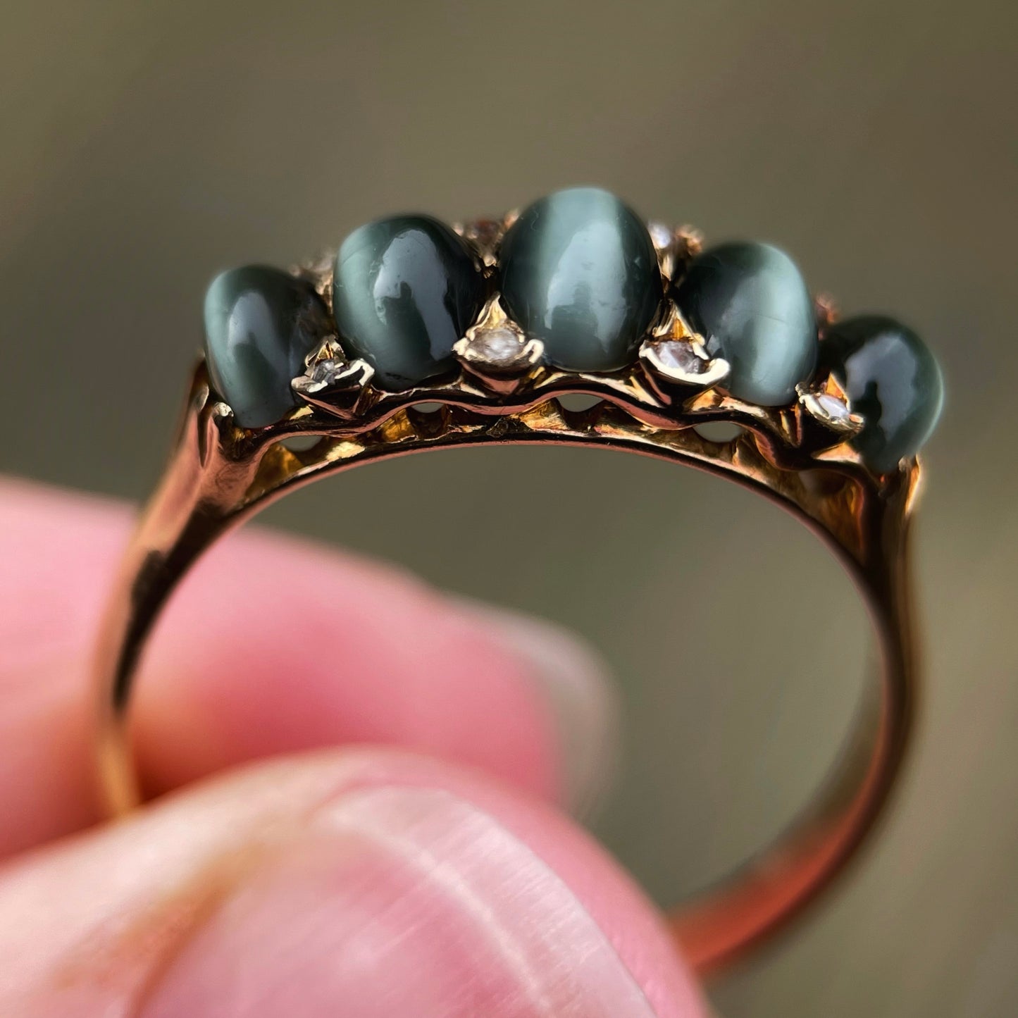 18CT Gold Antique Victorian (1887) Cats Eye Chrysoberyl & Diamond Ring