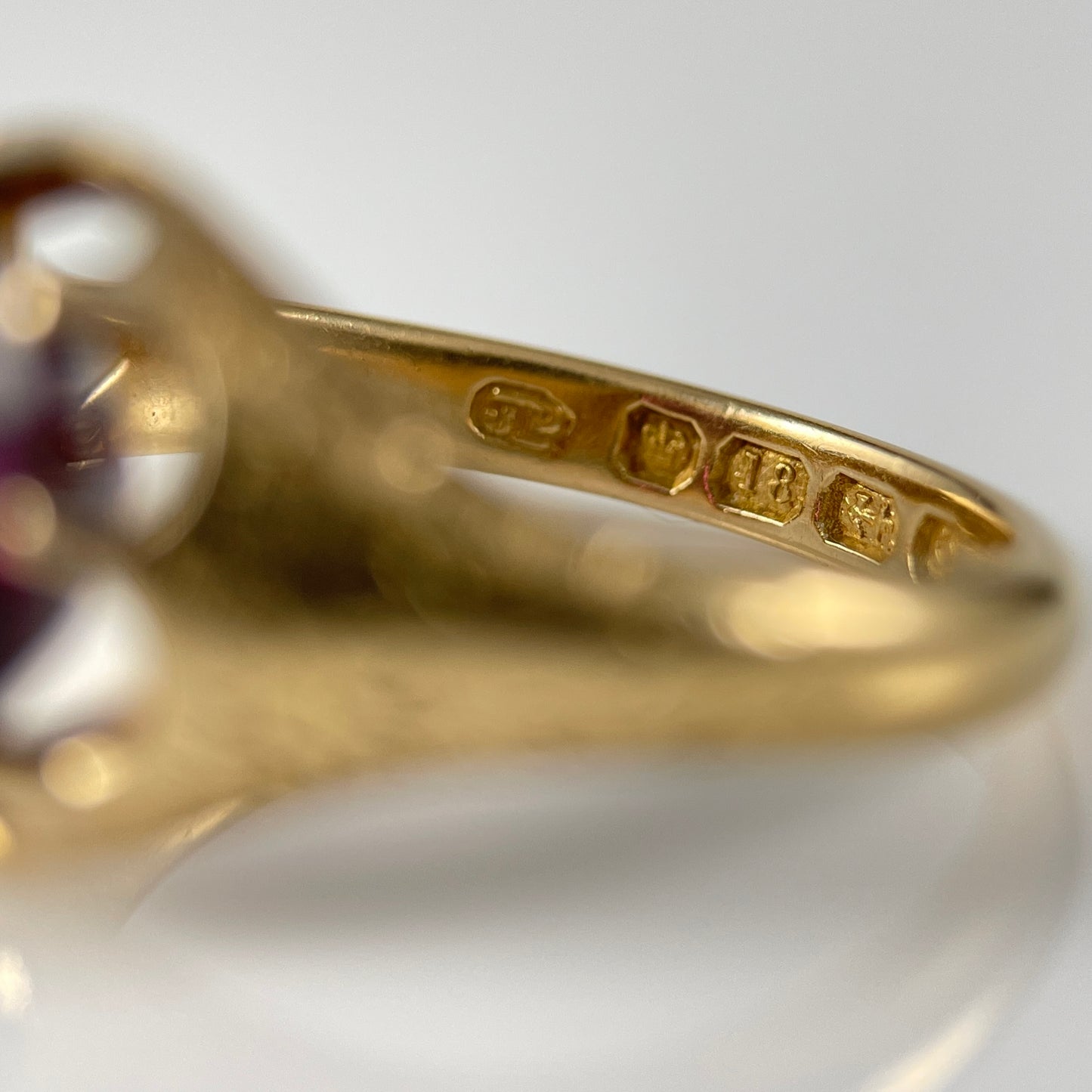 18ct Gold Antique Victorian Fully Hallmark Almandine Garnet Solitaire Gypsy Ring