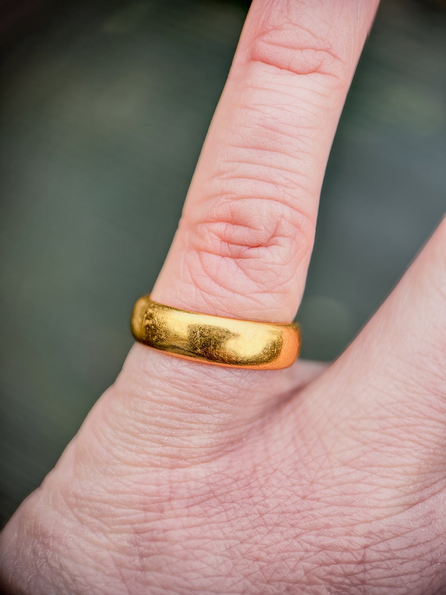 22ct Gold wedding band ring 7.3 Grams heavy size K