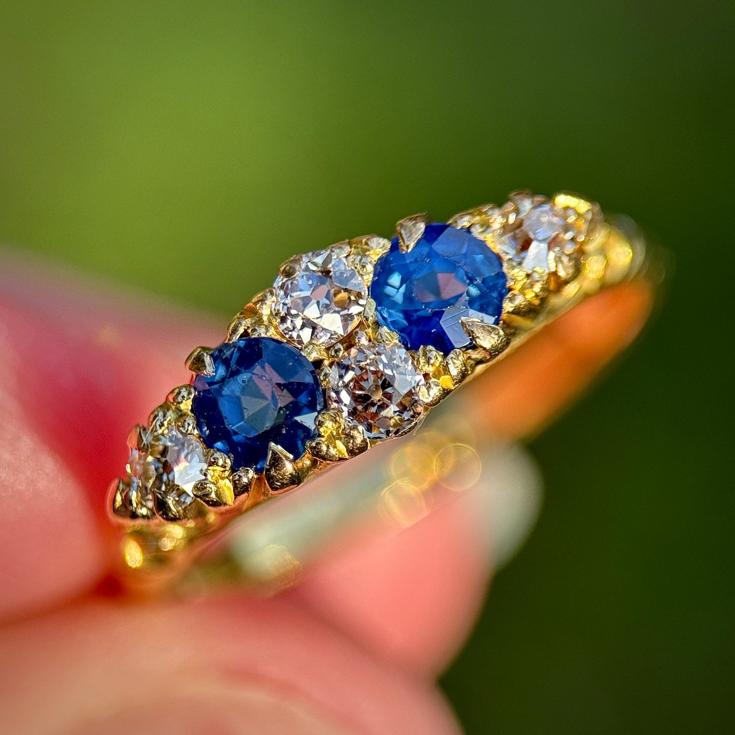 18ct Antique 0.50ct Sapphire & 0.30ct Old Cut Diamond Gold Ring 3.8 grams