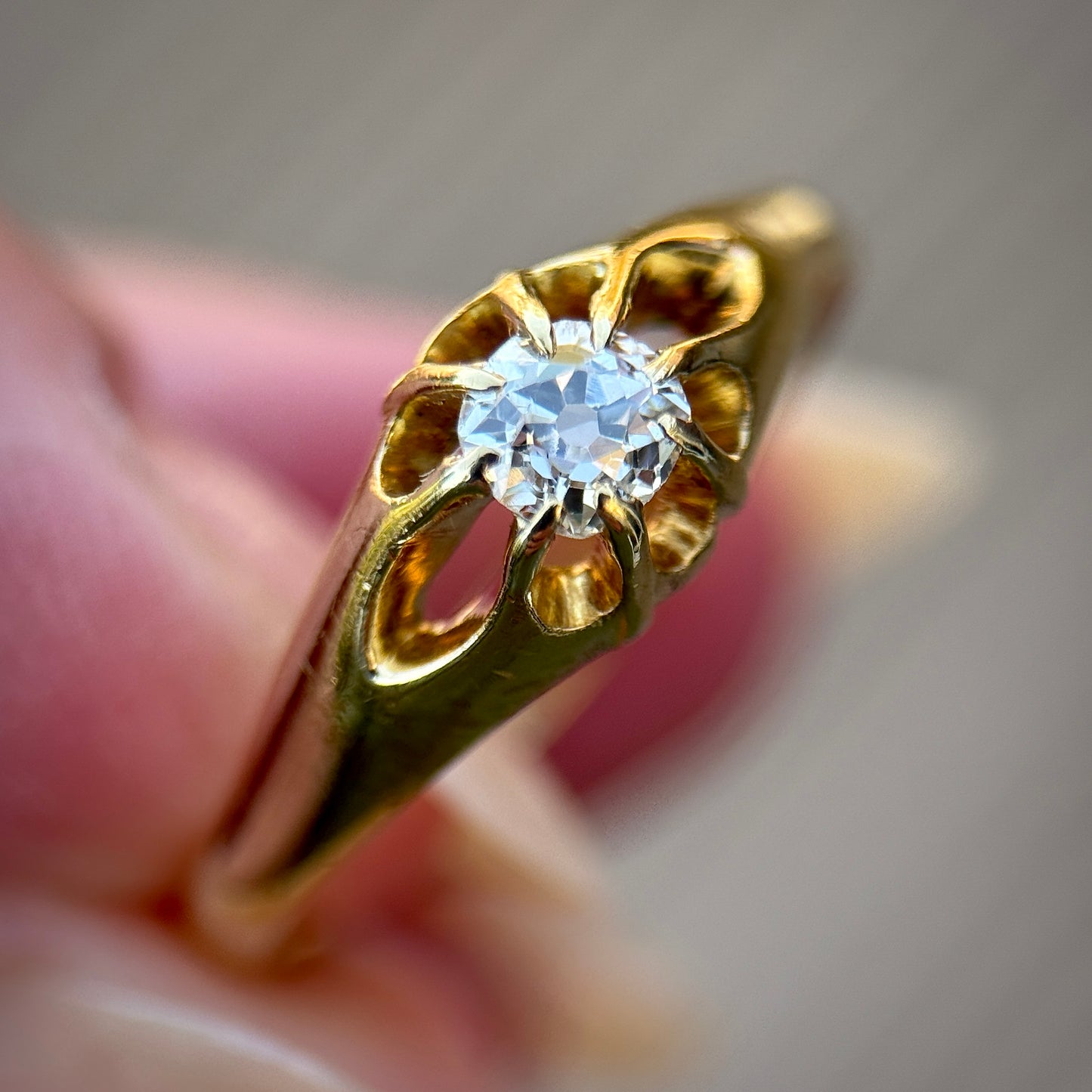 18ct Gold Antique Fully Hallmarked 0.30ct Old Cut Diamond gypsy Ring