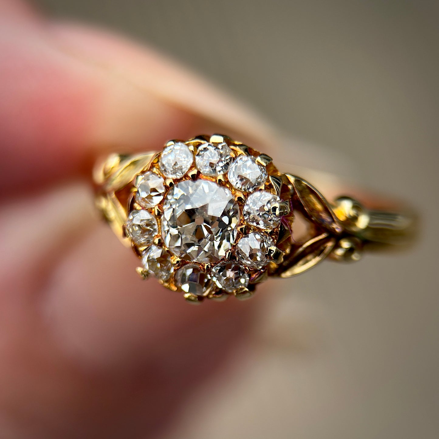 18ct Gold Antique 0.65ct Old Cut Diamond cluster daisy Ring Size M 1/2
