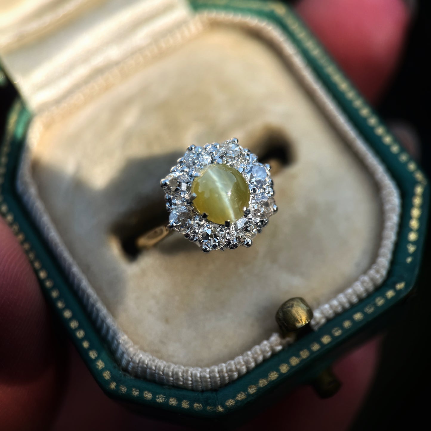 18CT Gold Antique Edwardian Cats Eye Chrysoberyl & Old Cut Diamond Cluster Ring