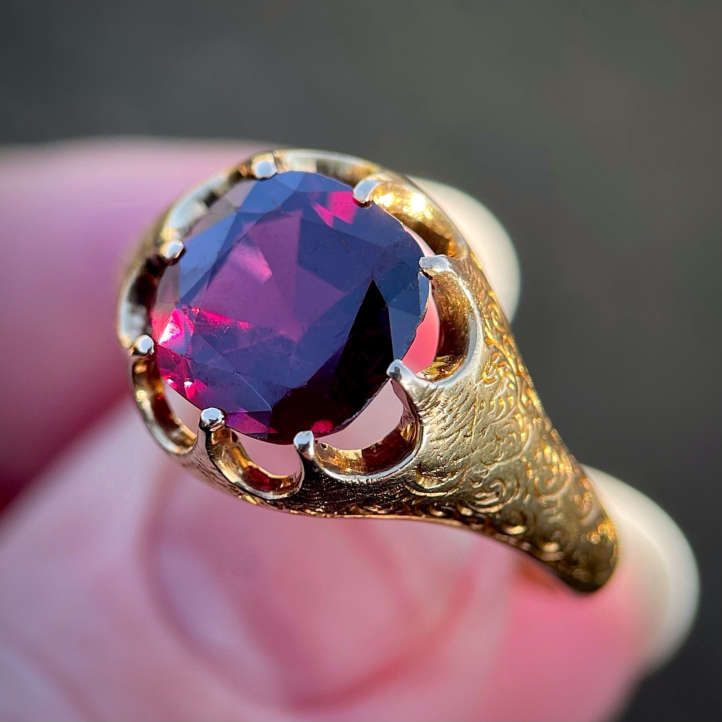 18ct Gold Antique Victorian Fully Hallmark Almandine Garnet Solitaire Gypsy Ring