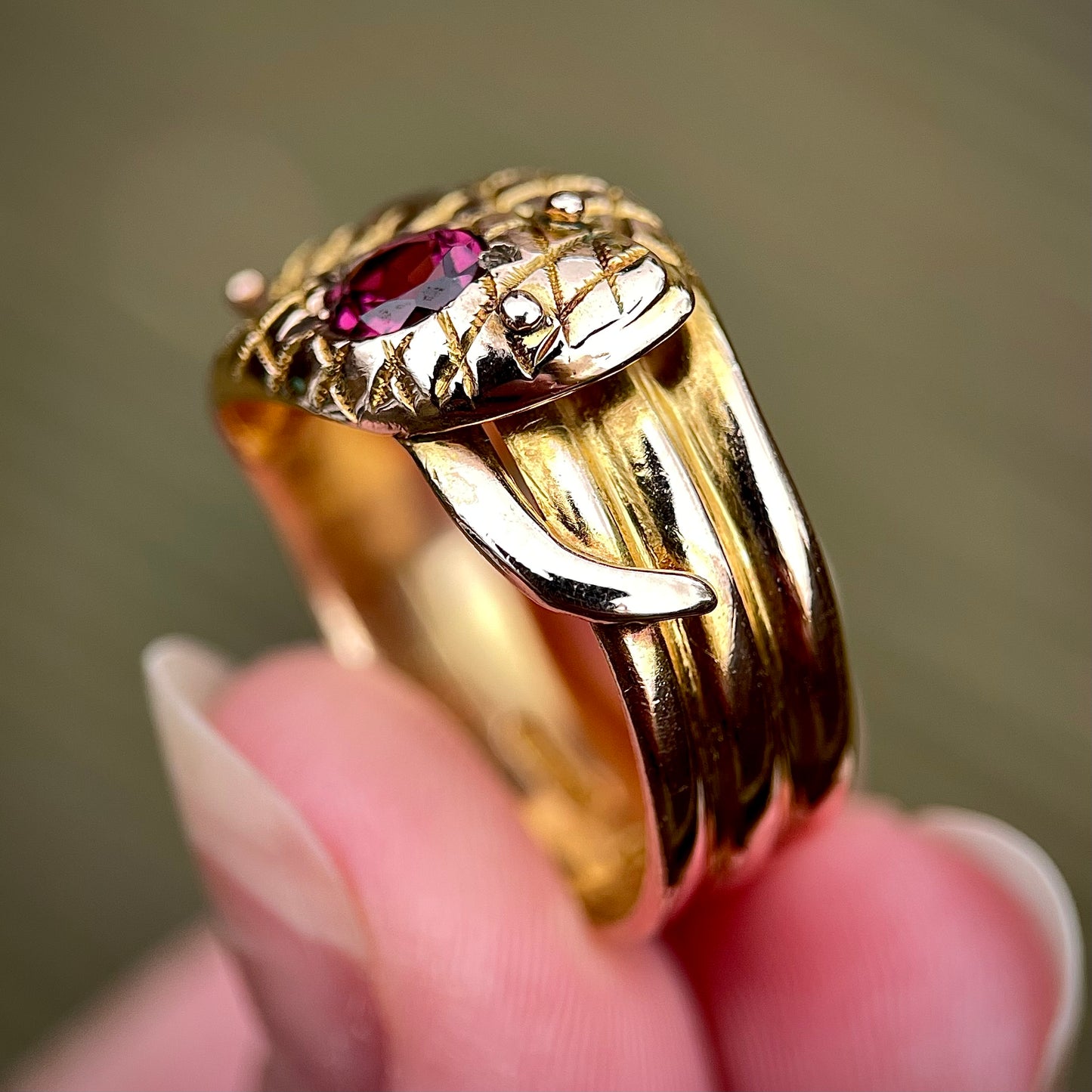 9CT Gold Antique (1915) Double Headed Snake / Cobra Ring 5.1g