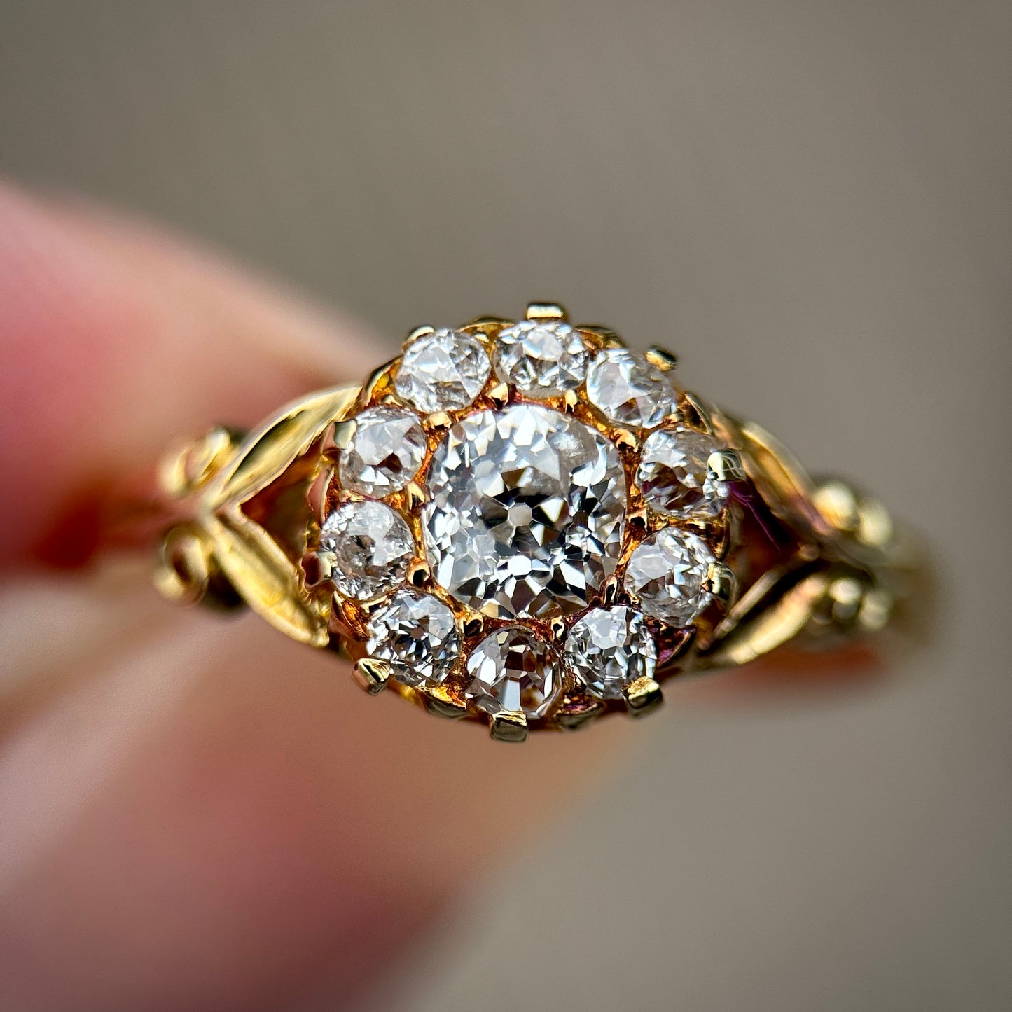 18ct Gold Antique 0.65ct Old Cut Diamond cluster daisy Ring Size M 1/2