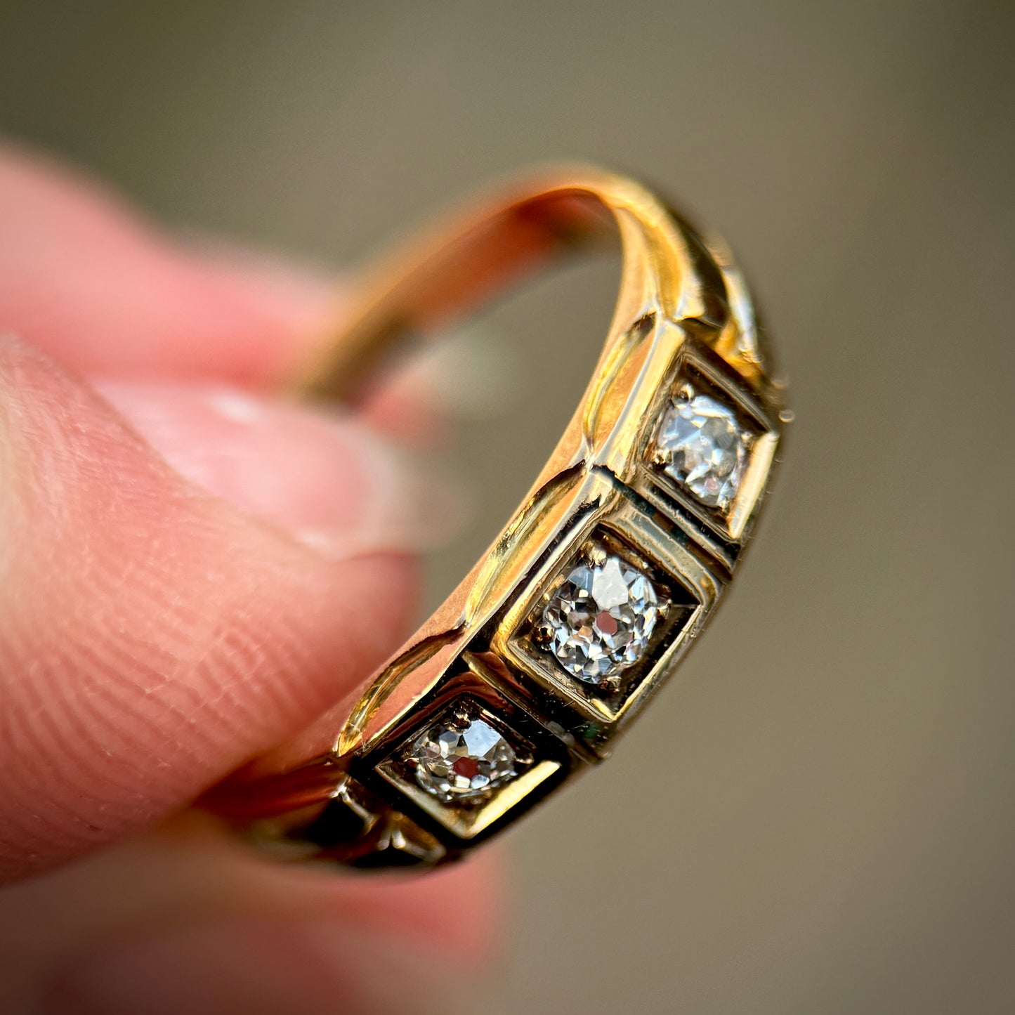18ct Gold Antique Fully Hallmarked Old Cut three stone Diamond gypsy Ring 3.5g