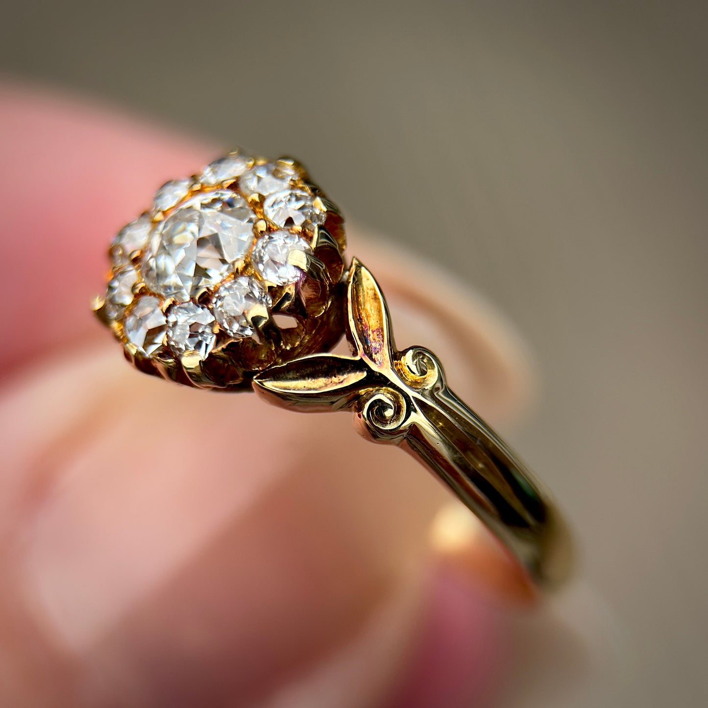 18ct Gold Antique 0.65ct Old Cut Diamond cluster daisy Ring Size M 1/2