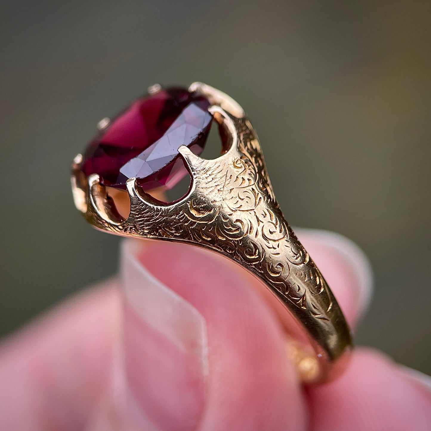 18ct Gold Antique Victorian Fully Hallmark Almandine Garnet Solitaire Gypsy Ring