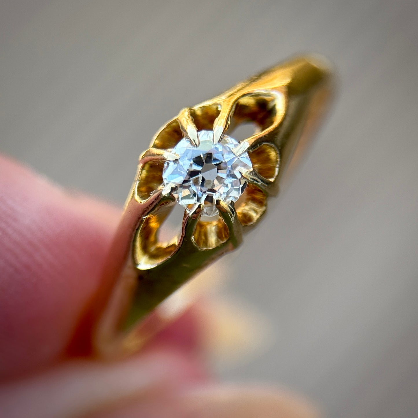 18ct Gold Antique Fully Hallmarked 0.30ct Old Cut Diamond gypsy Ring