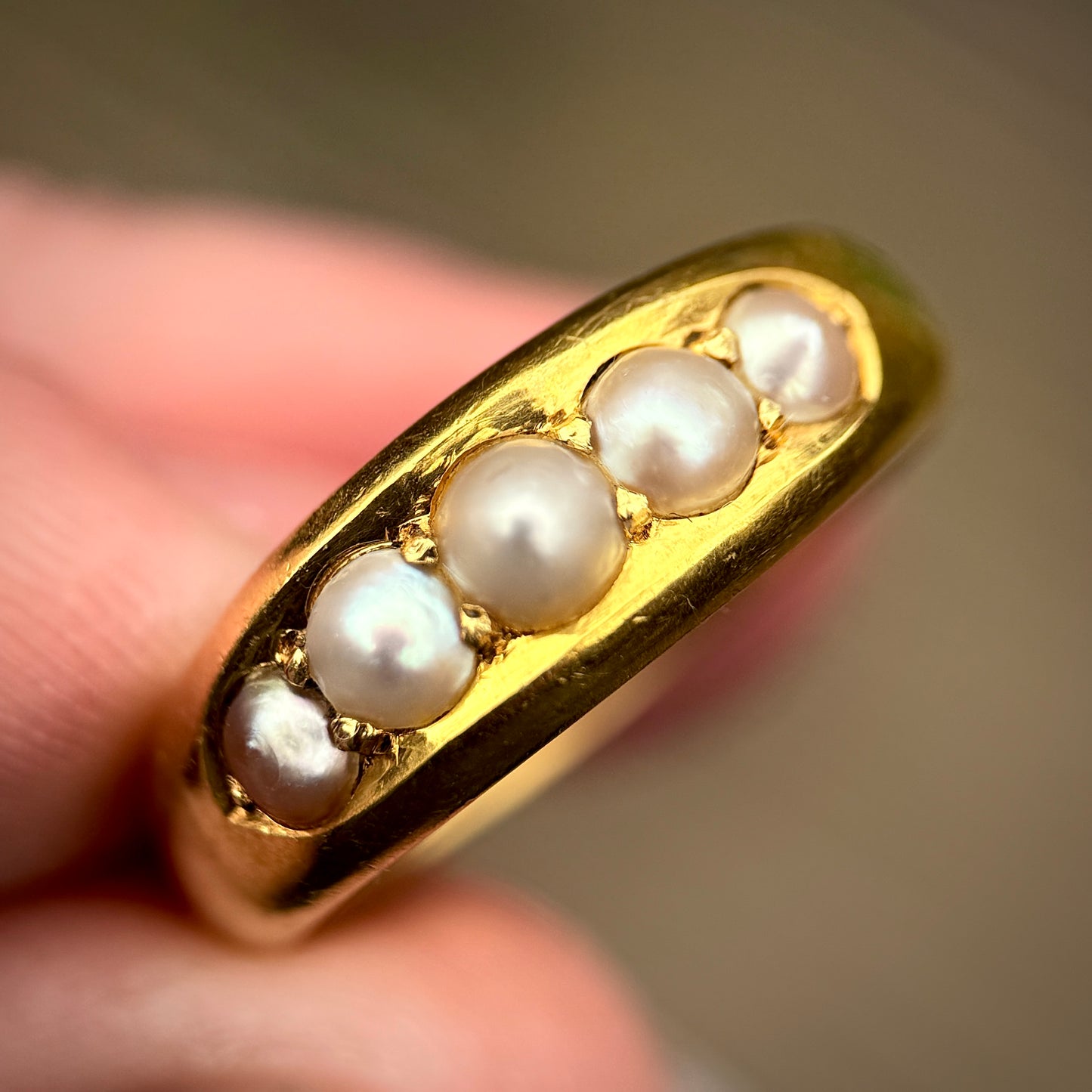 Heavy 18CT Gold Antique Pearl five stone half hoop gypsy ring 7.4g Size R 1/2