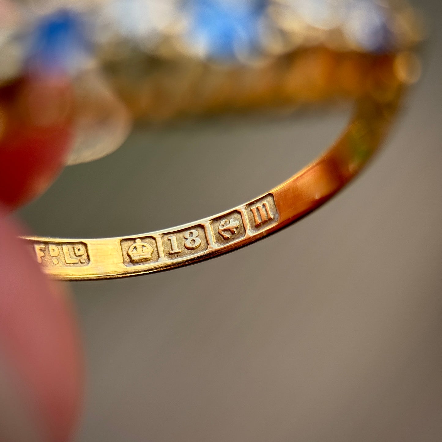 18ct Antique Fully Hallmarked Sapphire & Old Cut Diamond Gold Ring 2.8 grams