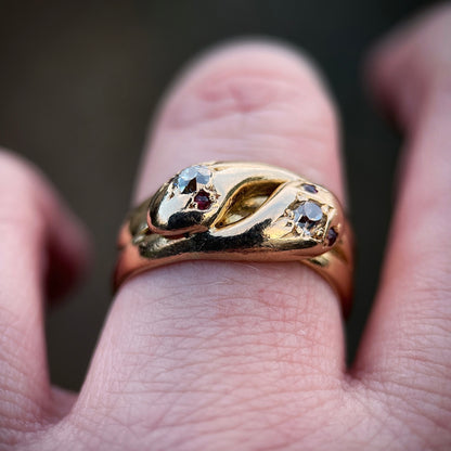18CT Gold Antique Old Cut Diamond & Ruby Double Headed Snake Ring Heavy 9.6g