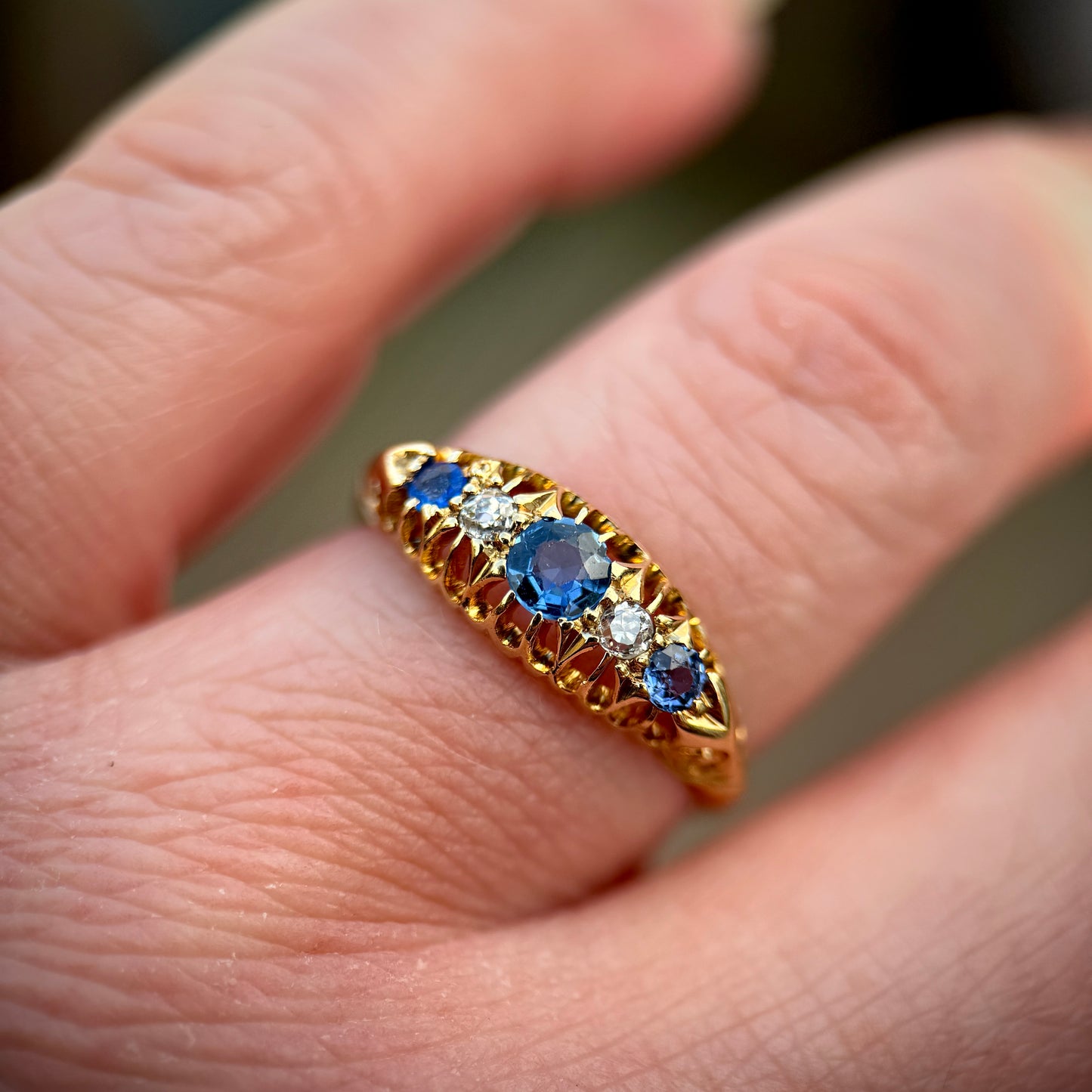 18ct Antique Fully Hallmarked Sapphire & Old Cut Diamond Gold Ring 2.8 grams