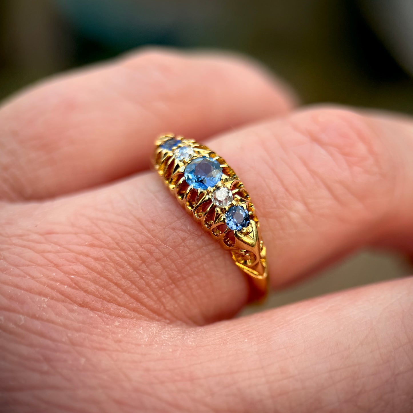 18ct Antique Fully Hallmarked Sapphire & Old Cut Diamond Gold Ring 2.8 grams