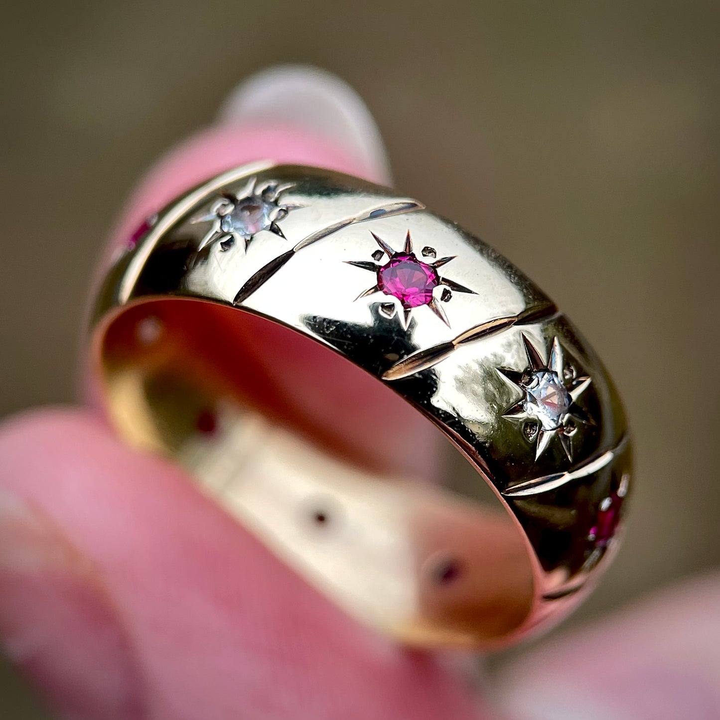 9CT Gold Fully Hallmarked Ruby & Spinel Eternity Band Gypsy Ring Size R 1/2